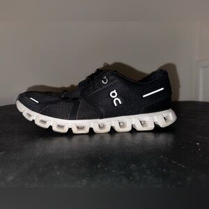 ON Cloud 5 Size 9.5 Black & White